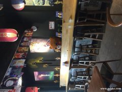 招聘服務(wù)員 底薪2000+提成+滿勤300供吃住