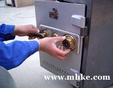 開鎖，換鎖芯，卷簾門定做維修，配遙控器