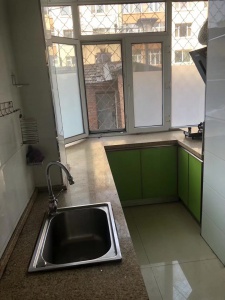 出租臨近步行街，火車站一樓