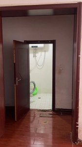 出售食品街杰宇小區(qū)4樓