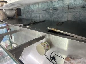 出售2個(gè)白鋼玻璃柜臺(tái)，白菜價(jià)