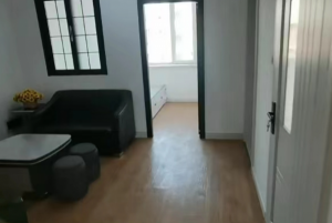 出售楓林小鎮(zhèn)5樓兩室57平，精裝修