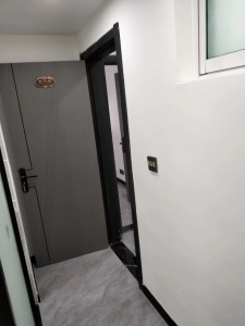 西街財政局旁二樓公寓招租，500。