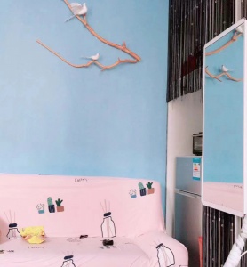 芙蓉園一居室步梯四樓精裝出租8000/年