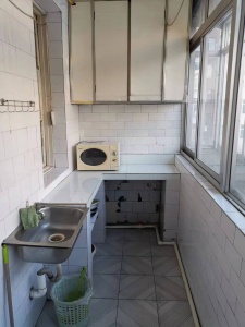 不臨街不把邊新華醫(yī)院家屬樓出售