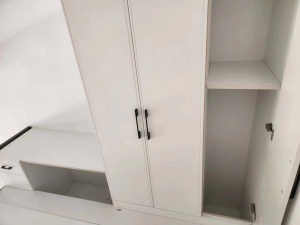 出租東街水岸一期車庫改裝住宅。高檔全新裝修。