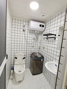 中心位置新裝修公寓出租獨(dú)立衛(wèi)浴可做飯