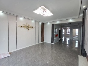 出售龍?jiān)醇言酚^景房三室兩廳133平