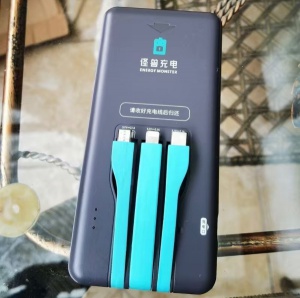 批發(fā)或單買都可，怪獸充電寶50米一個(gè)，三條數(shù)據(jù)線可用95新