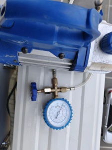 專業(yè)安裝空調(diào)維修移機加氟清洗