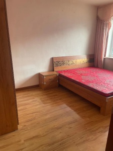 鐵北天怡花園4樓共5層7500一年包取暖費(fèi)