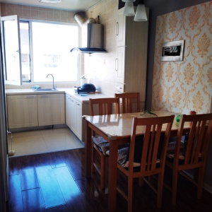 出租:河南民俗村小區(qū)六樓3室2廳1廚1衛(wèi)年租，1000/月?。? /><span id=