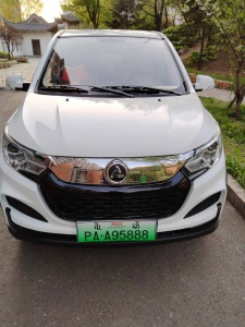 兩臺(tái)老年步車(chē)出售，價(jià)格便宜，九成新，一年左右的車(chē)