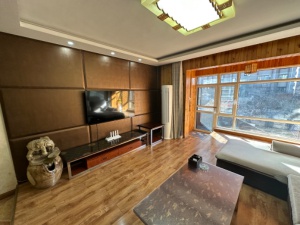 出租水郡華庭島上1樓帶花園。