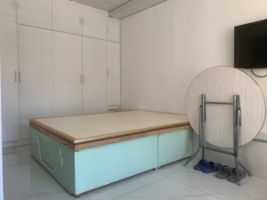 學(xué)區(qū)房出租，站前小學(xué)附近，老愛民醫(yī)院西側(cè)有一地?zé)嵋粯浅鲎?，一室一廳一衛(wèi)。聯(lián)系方式：13943121737