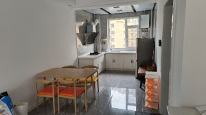 個(gè)人出租 磊邦公館   電梯五樓100平，精裝修。