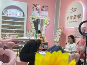 梅河口維港城一樓招美甲師