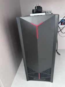 便宜出售自用1年電腦主機(jī)加顯示器