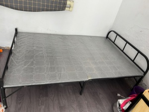 9成新的床，長1米2寬1米9